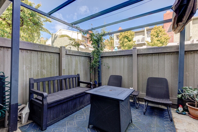 Building Photo - 1405 Goodman Ave