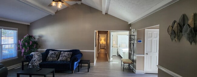 Building Photo - 258 Kenwood Dr