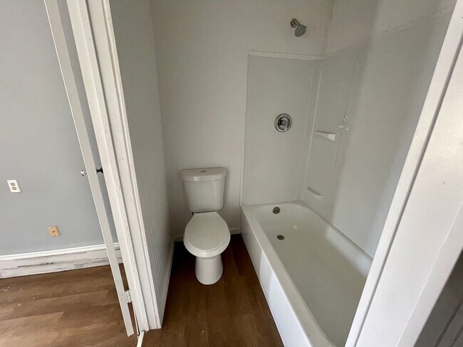 Building Photo - 4 bed 2 bath now available