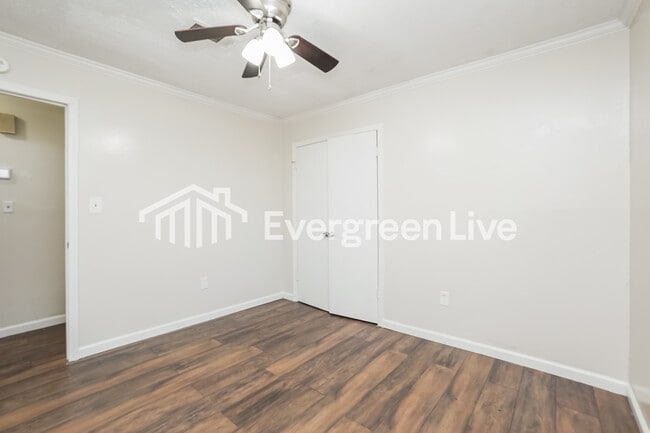 Building Photo - 414 Shenandoah Rd N