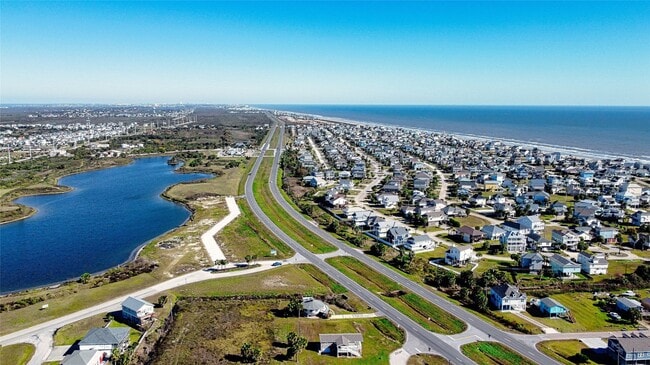 Building Photo - 14146 Miramar Dr