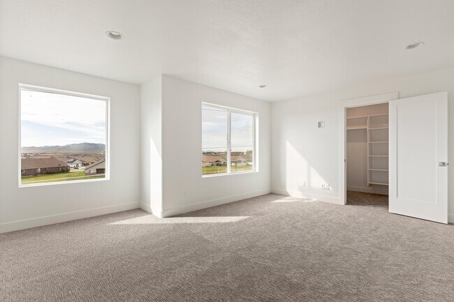 Building Photo - 2861 S Bluff Rd