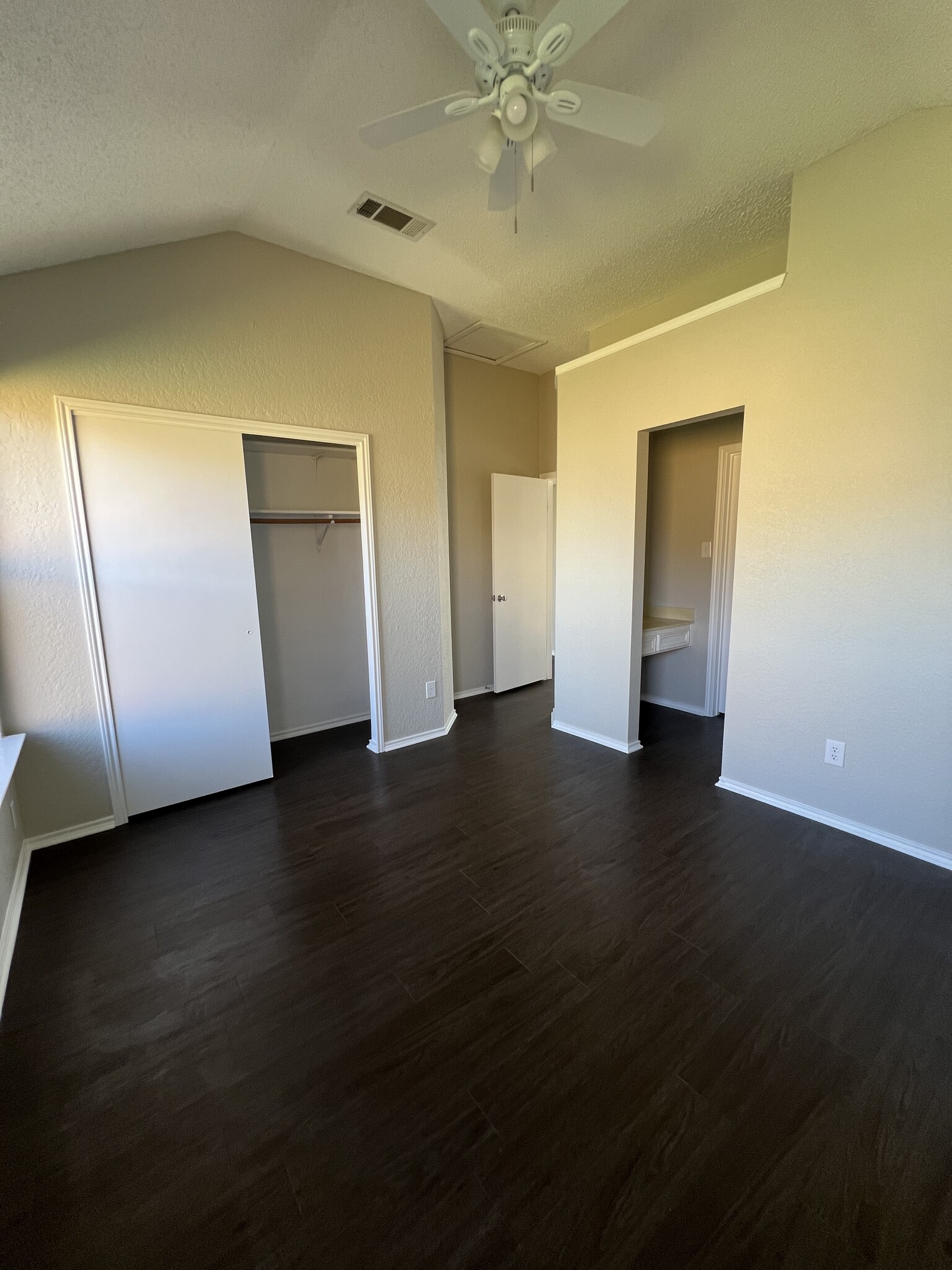 Master bedroom - 2303 Cactus Dr