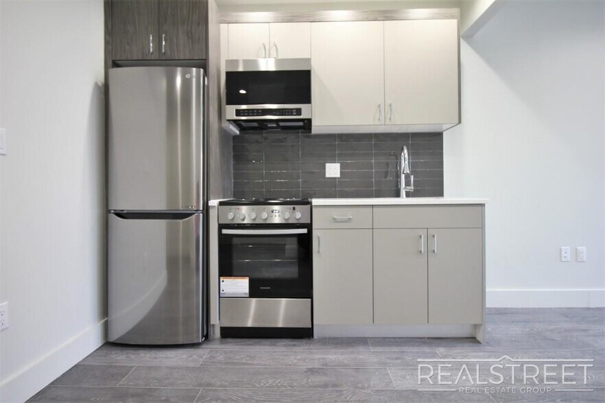 Building Photo - NO FEE! Brand New Large Studio in Crown He...