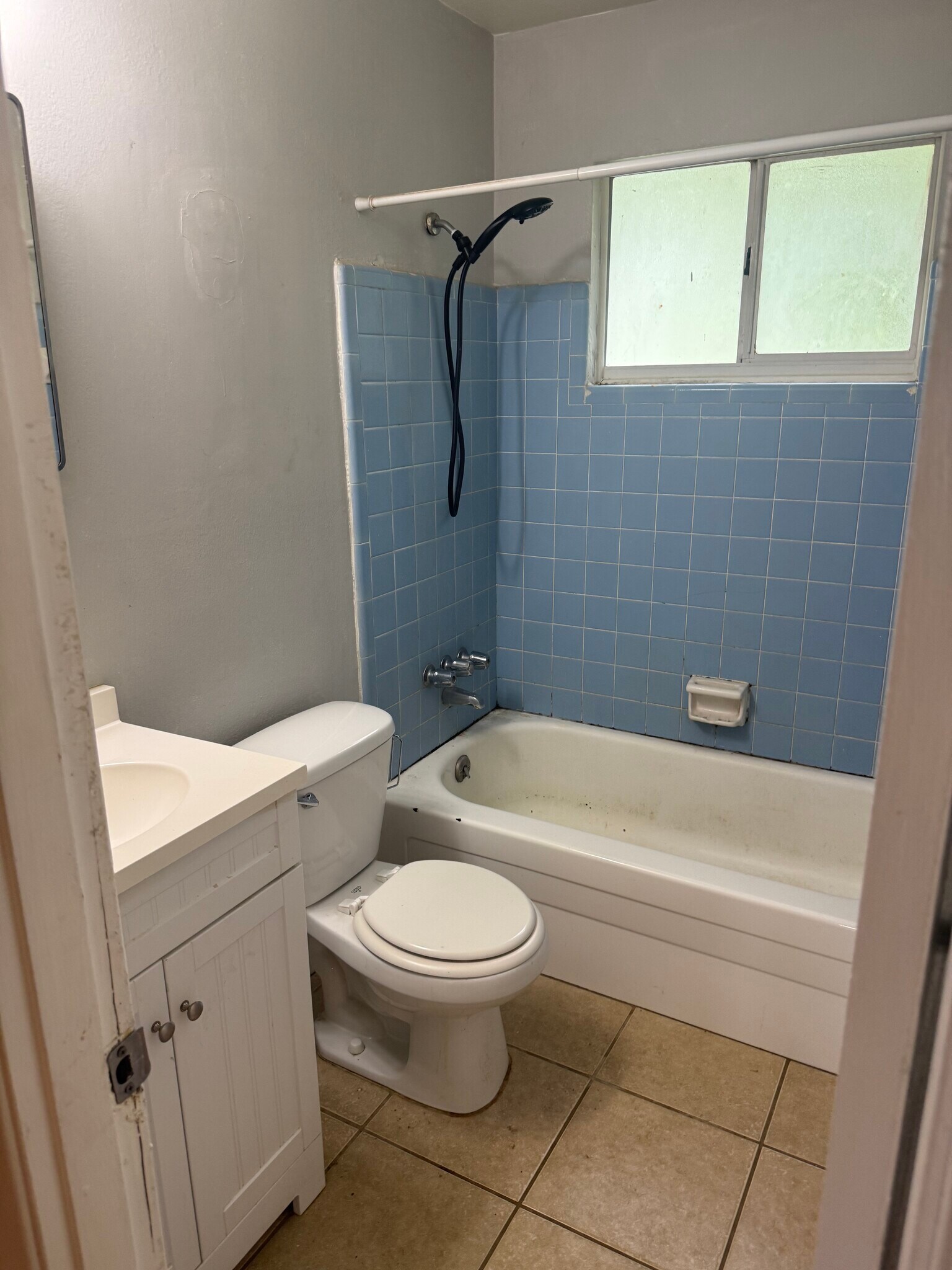 Bathroom - 1907 Karen Ln
