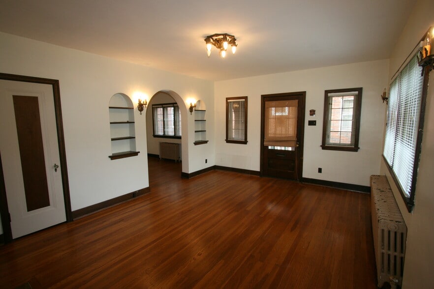 Front room - 328 S Aiken Ave