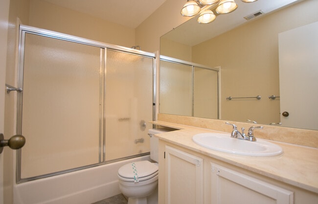 Building Photo - Very Charming 2BR/2BA Condo in Calavera Hi...