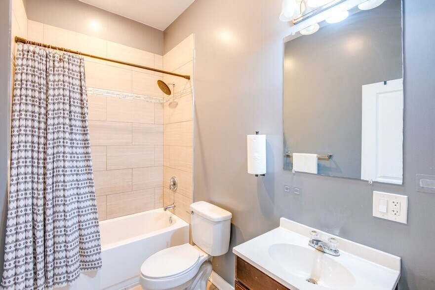 Building Photo - 4241 S Langley Ave