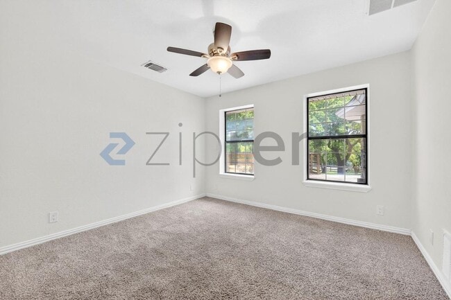 Building Photo - 3901 High Rd