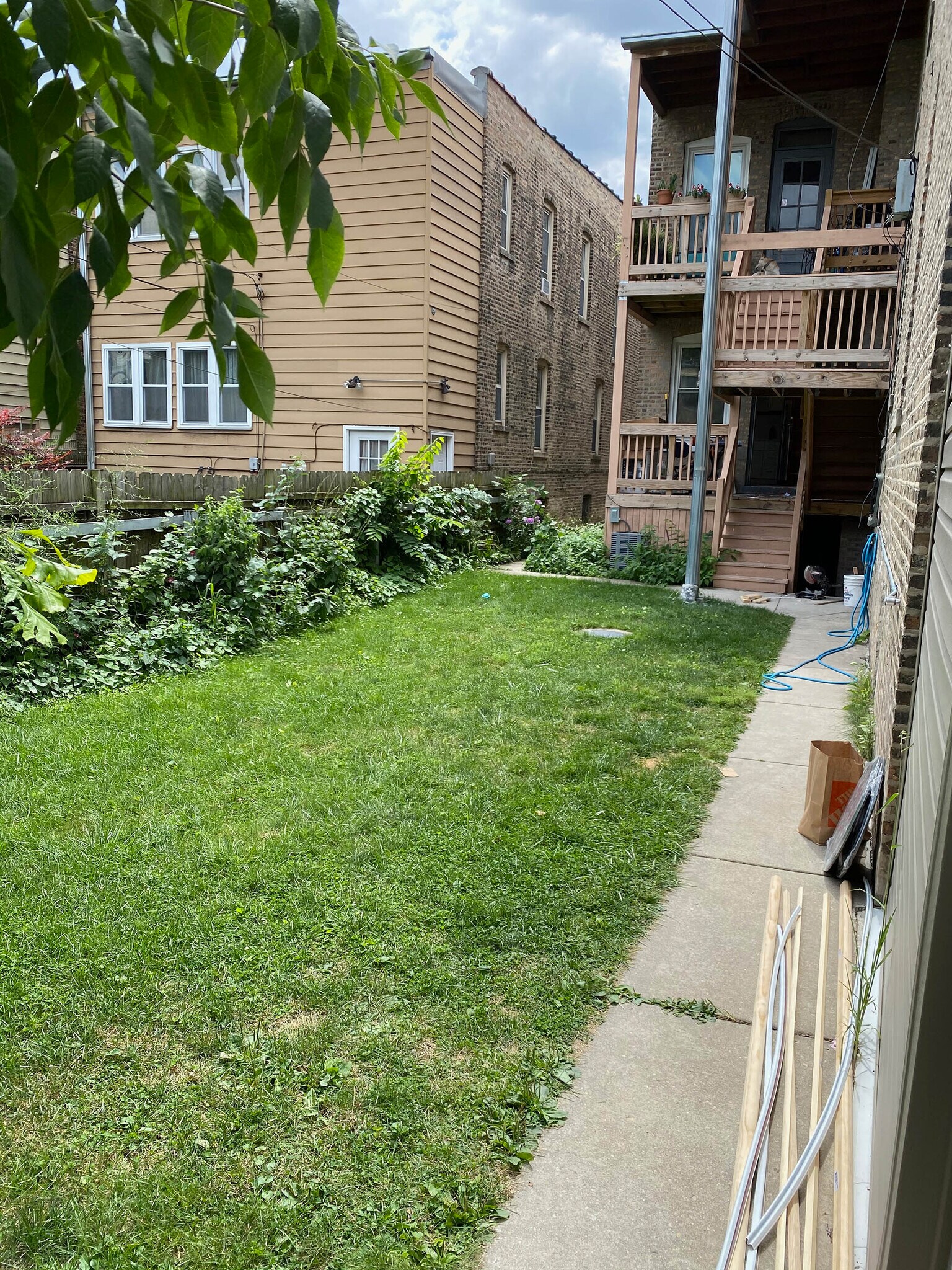 Rear Yard - 2058 W Hutchinson St