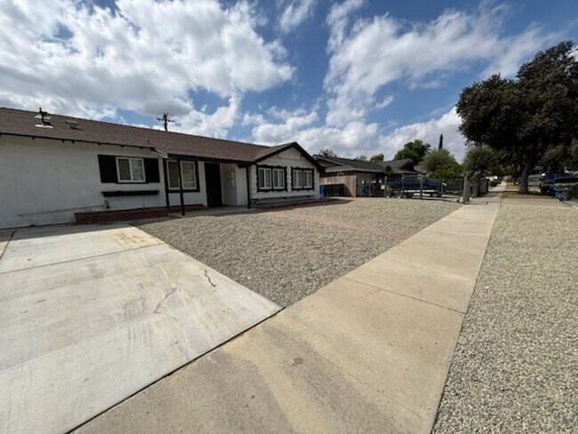 Building Photo - 5704 Wisteria Dr