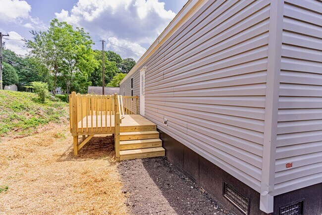 Building Photo - 923 W Lee Rd