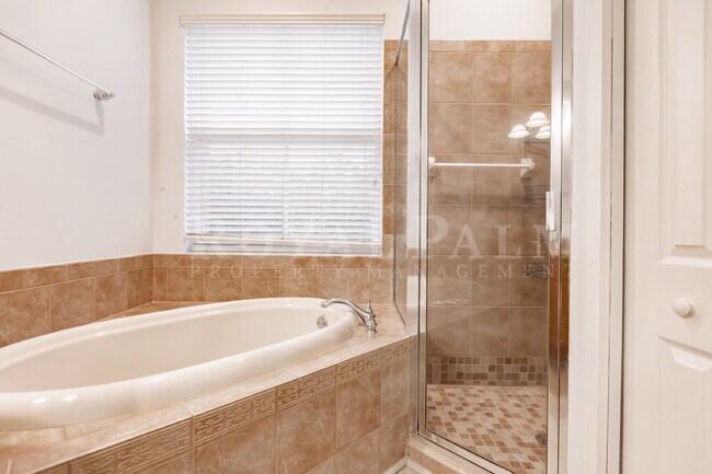 Building Photo - 12060 Lucca St