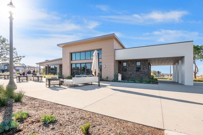 Building Photo - Beautiful 5bed/4bath for Rent Home at Great Park