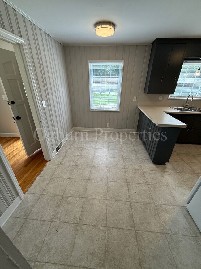 Building Photo - 1408 Kenwood St