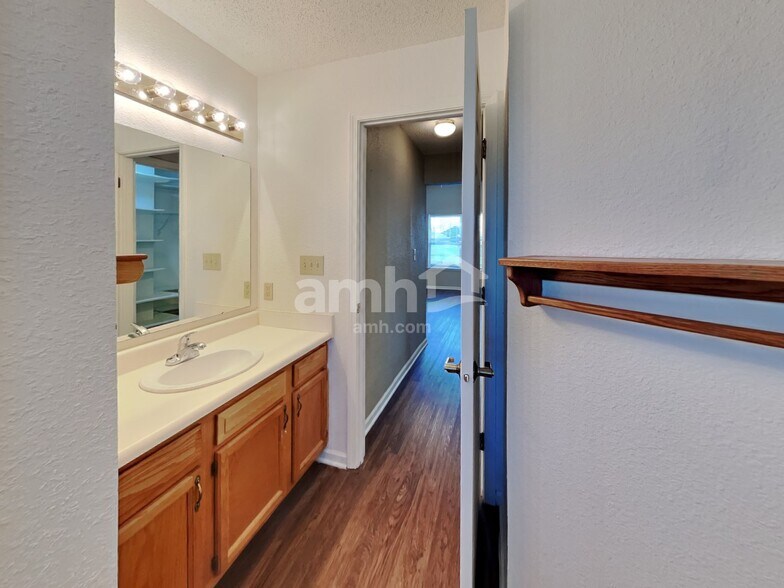 Building Photo - 7411 Cordova Dr