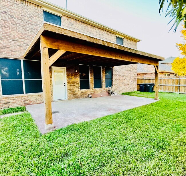 Building Photo - 8012 Wyoming Dr