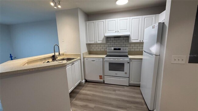 Building Photo - 850 S Tamiami Trl