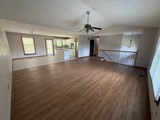 Building Photo - Big on Space. Big on Convenience. Big on Comfort.
