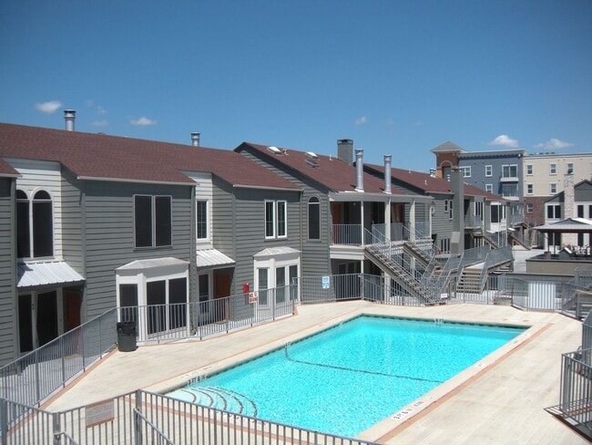 Building Photo - Orange Tree - West Campus- Beautiful 2 Bed...