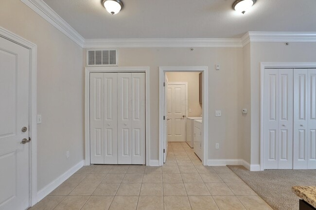 Building Photo - 960 Perry St