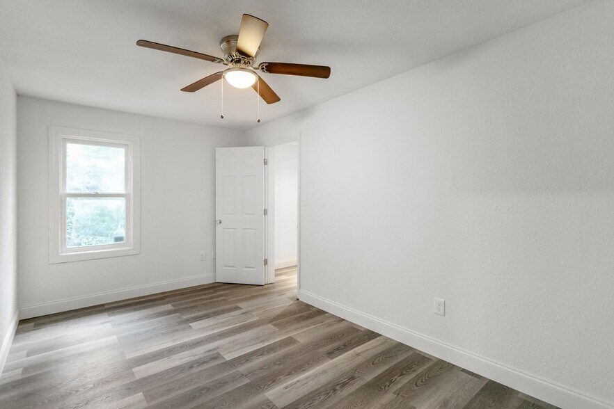 Building Photo - 5379 4th St