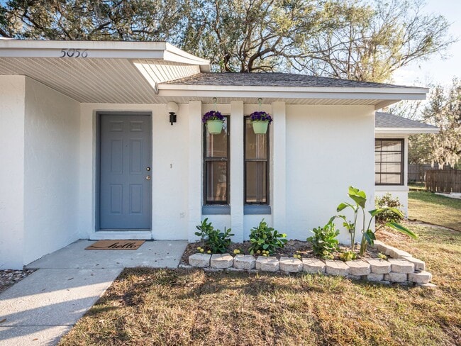 Building Photo - South Lakeland Duplex!