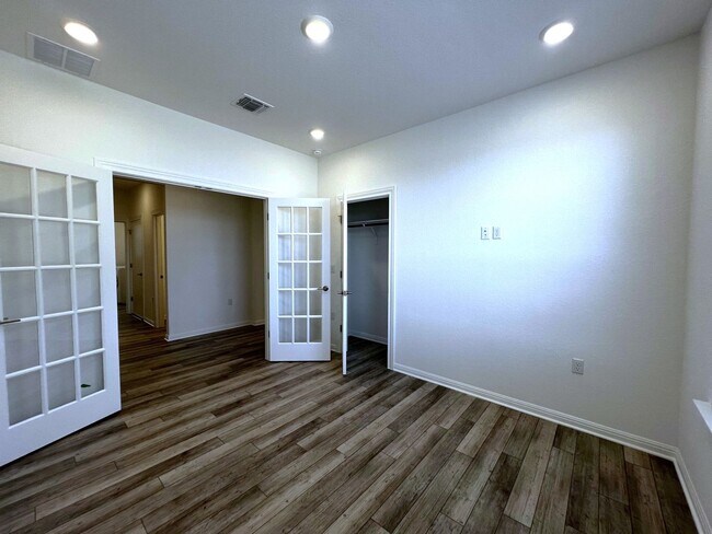 Building Photo - 106 Middle Crk Rd