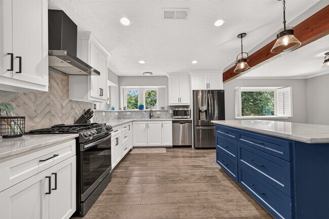 Building Photo - 23011 Fox Hunt Dr