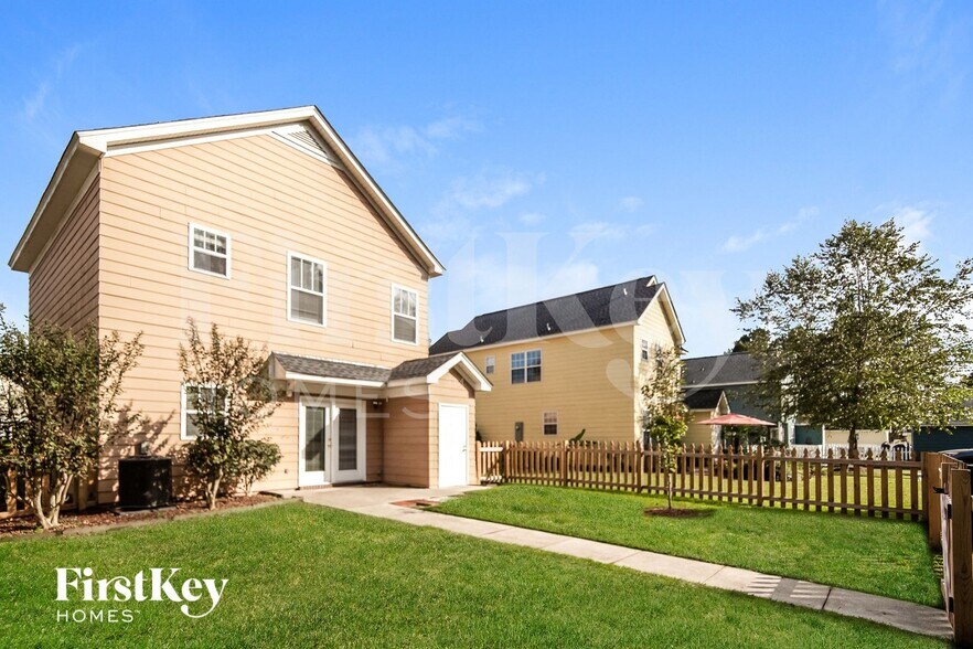 Building Photo - 216 Pimpernel St