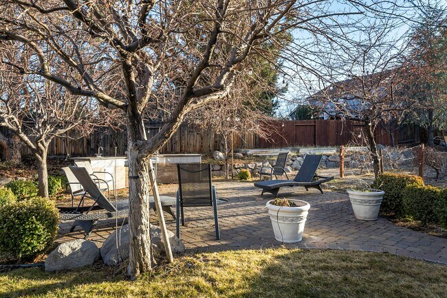 Building Photo - Enjoy this Spectacular Parklike backyard with Landscaping Included in Rent
