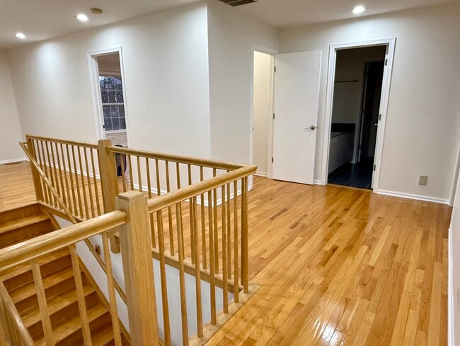 Building Photo - 362 Town Pl Cir