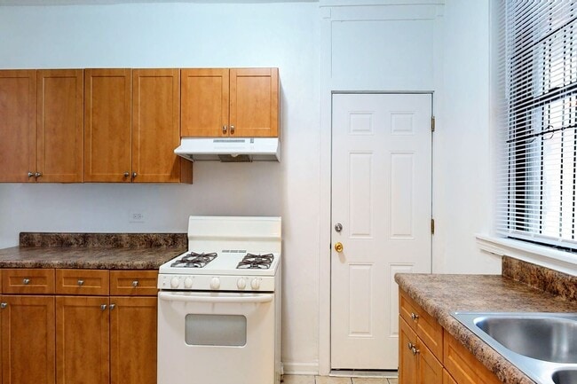 Interior Photo - 5339-5345 S. Woodlawn Avenue