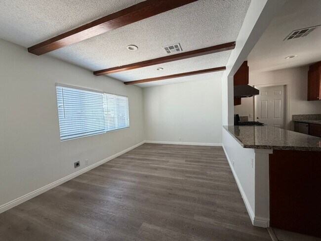 Building Photo - 512 S La Serena Dr