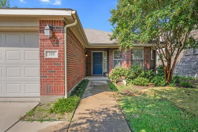 Building Photo - 300 Bluefinch Dr