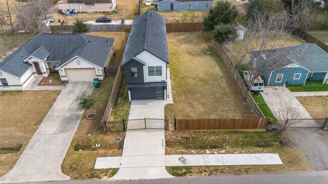 Building Photo - 1113 Danube St