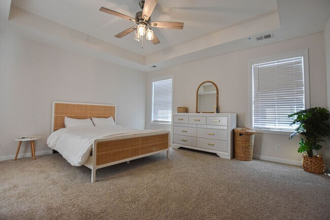 Building Photo - Pet Friendly Three Bedroom!