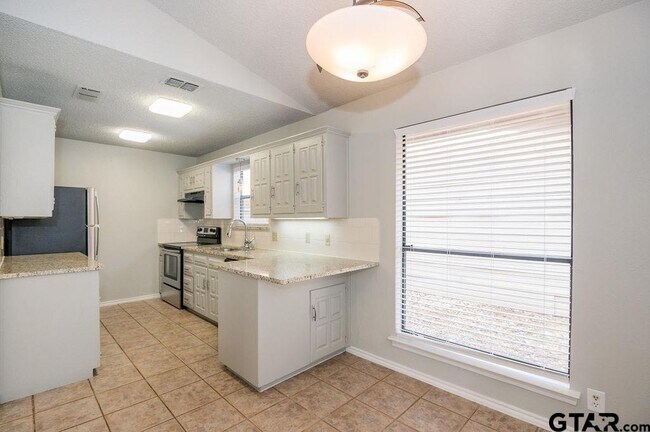 Building Photo - 5809 Hollytree-
