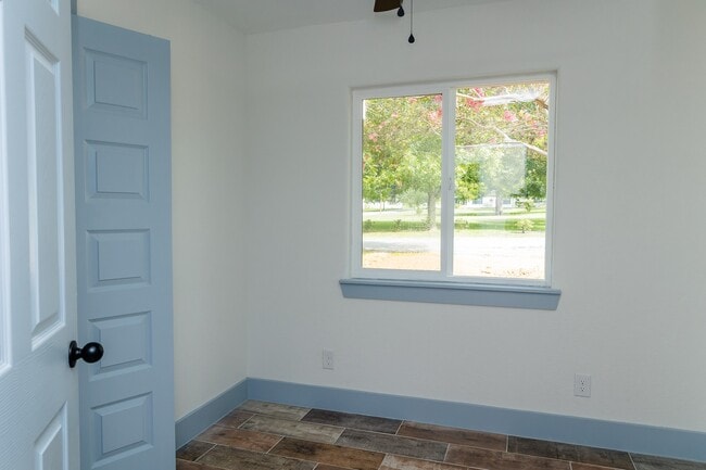 Building Photo - 811 Matchett St