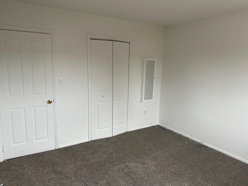 Building Photo - 620 London Rd