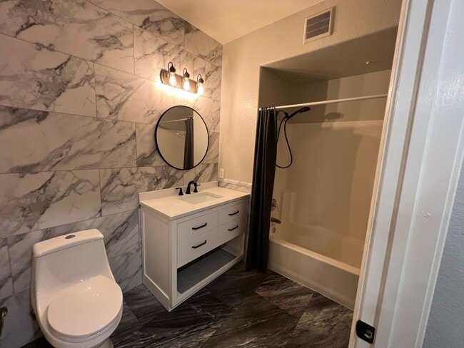 Building Photo - Upgraded Single Story First Floor Condo in Gated Community at Popular Madison Park Villas