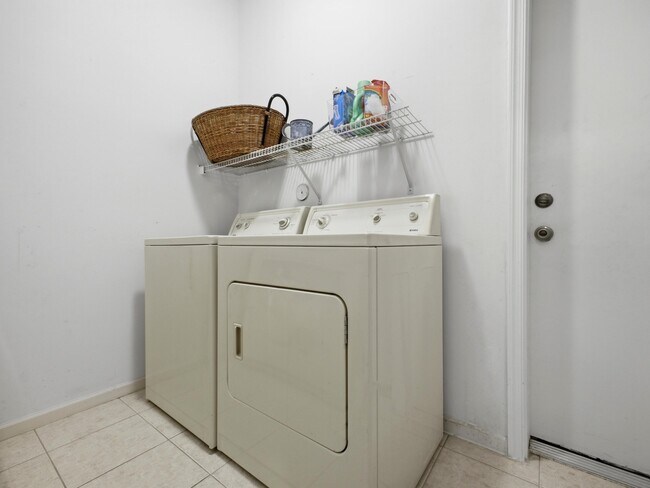 Building Photo - 4378 Danielson Dr
