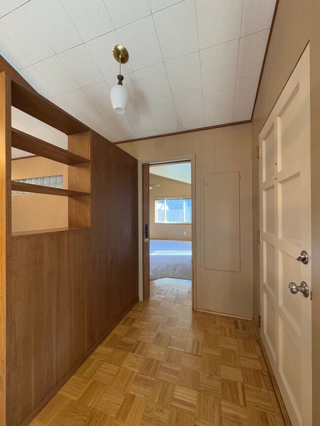 Building Photo - Expansive Updated Home with Creek Views & Prime Location