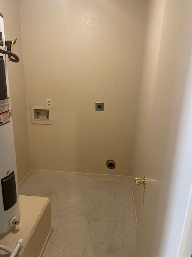 Building Photo - 3536 S Littlejohn Ave