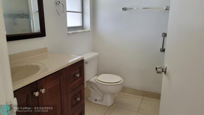 Building Photo - 3798 N University Dr
