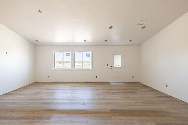 Building Photo - BRAND NEW 5 BED 3 BATH HOME IN IDAHO FALLS