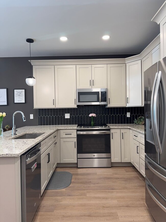 Building Photo - Tastefully Built Modern Durham Home