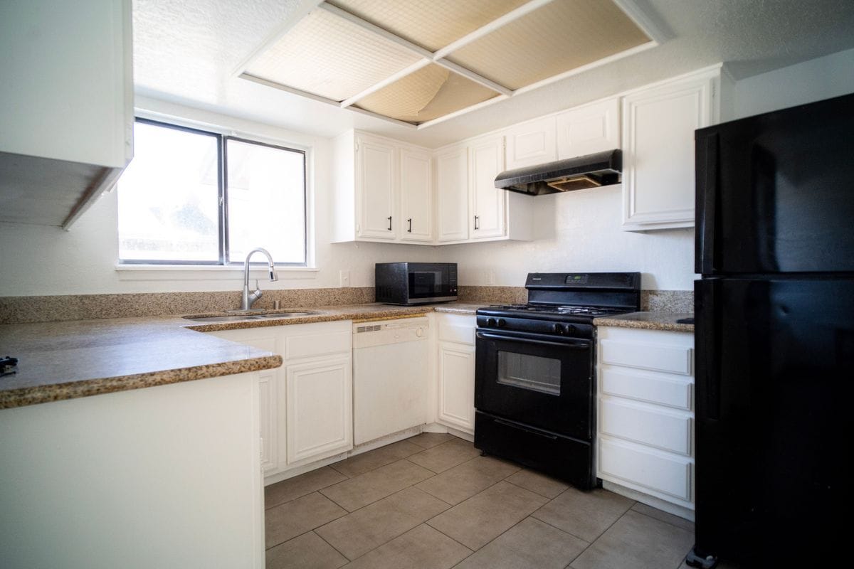 Building Photo - 837 Sunrise Ct