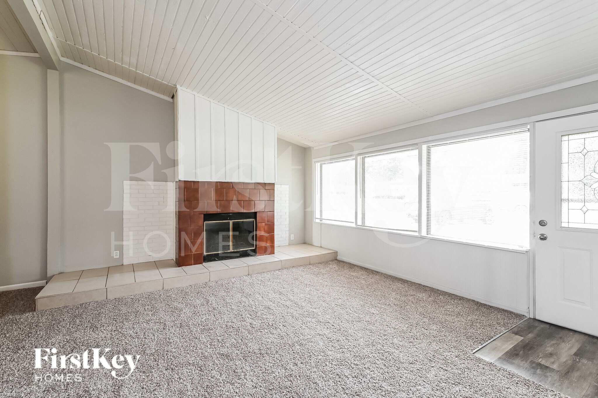 Building Photo - 3045 Kingsley Dr