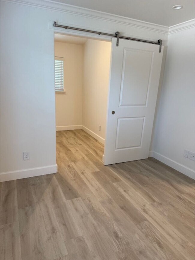 Building Photo - Great 2 bedroom, 1 bathroom house with office/bonus room and Ocean Views near DLI and downtown Mo...